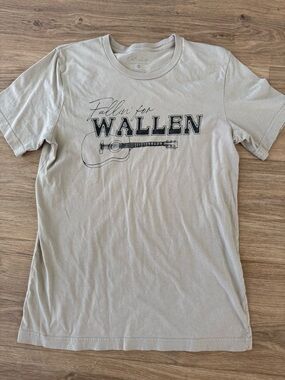 Fallin' for Wallen Graphic Tee - Beige